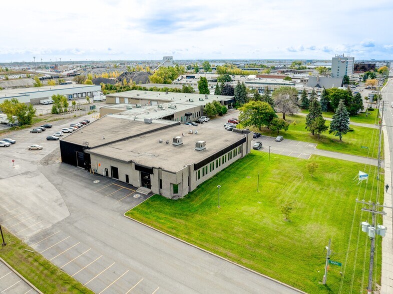 More Photos Of 6320-6380 Ch de la Côte-de-Liesse, Montréal Distribution For Lease