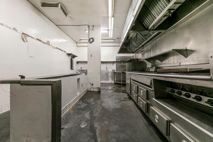 More Photos Of 6340 Yucca St, Los Angeles Restaurant For Lease