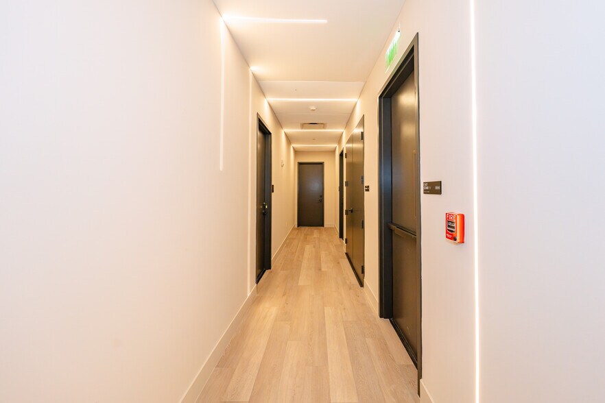 More Photos Of 800 N Federal Hwy, Hallandale Beach Office For Sale