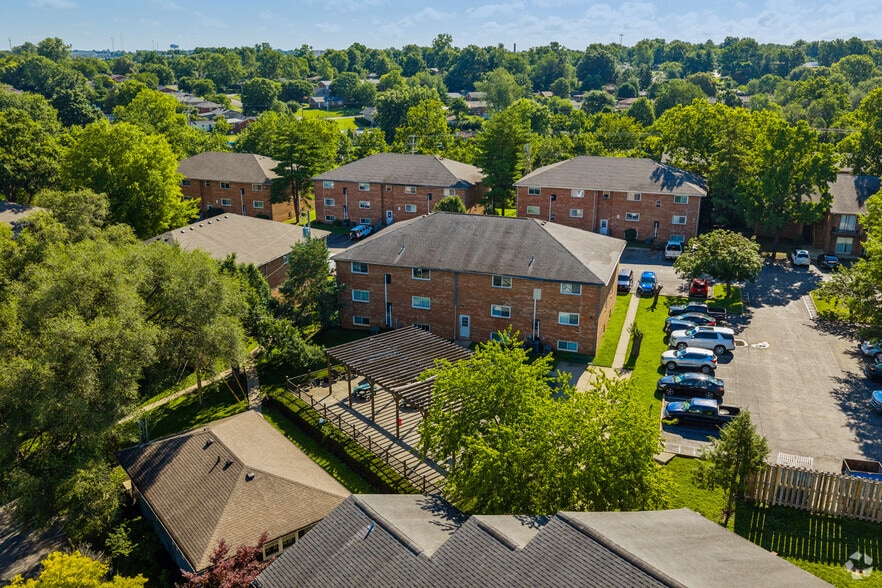 More Photos Of 2045 Cambridge Dr, Lexington Apartments For Sale