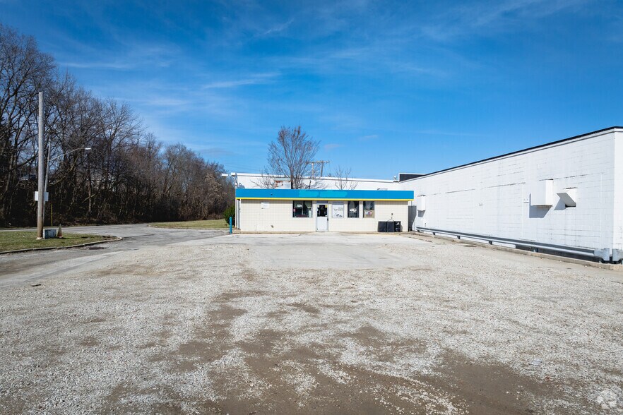 More Photos Of 214 Mechanic, Waterville Convenience Store For Lease