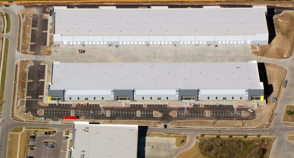 More Photos Of 4800 Distribution Way, Austin Warehouse For Lease