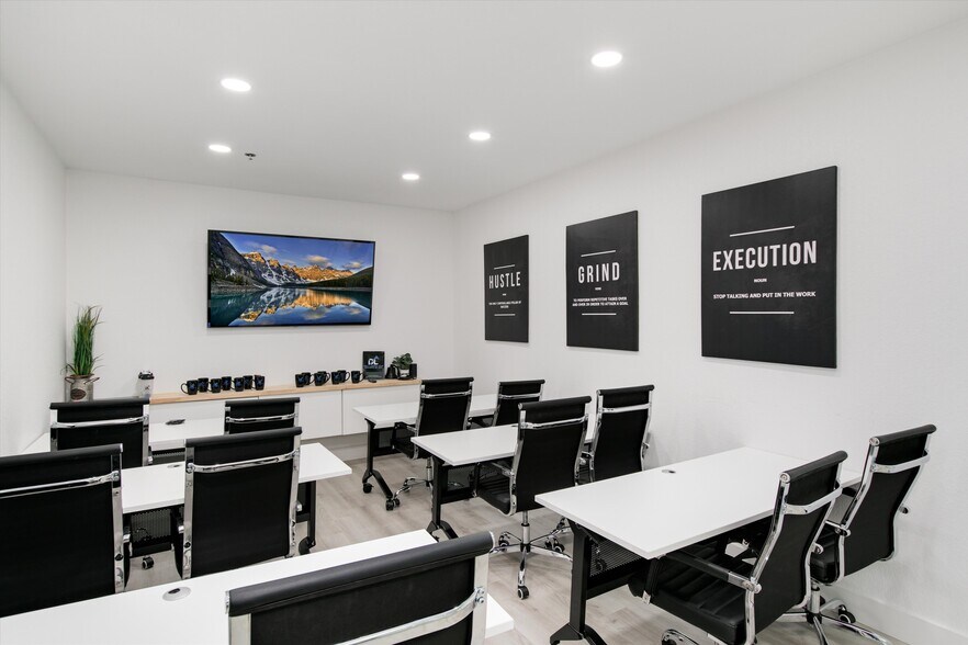 More Photos Of 42 Garden Ctr, Broomfield Office For Lease