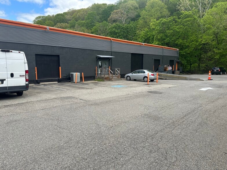 More Photos Of 3114 William Flynn Hwy, Glenshaw Warehouse For Lease
