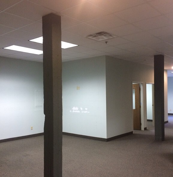 More Photos Of 2324 University Ave W, Saint Paul Loft Creative Space For Lease