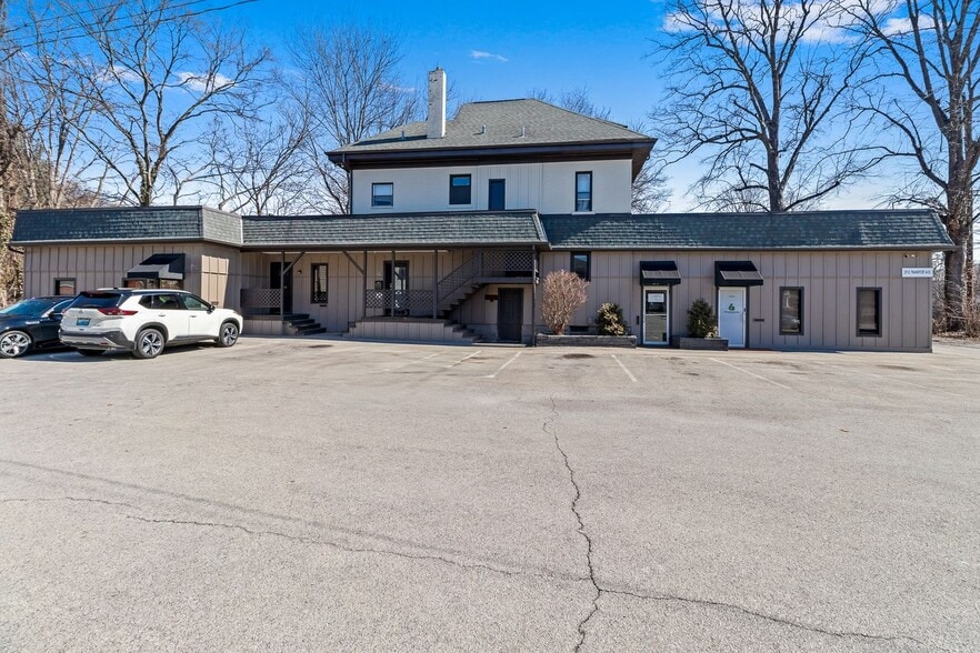 More Photos Of 2915 Frankfort Ave, Louisville Office For Lease