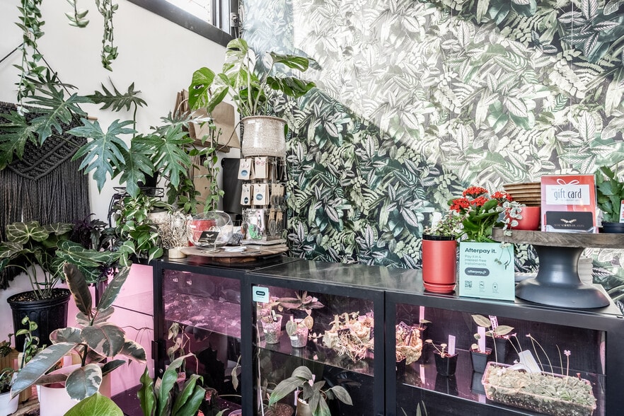 More Photos Of 2614 Shelby St, Indianapolis General Retail For Lease