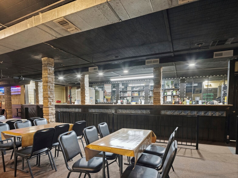 More Photos Of 1508 SE 25th St, Oklahoma City Bar For Sale