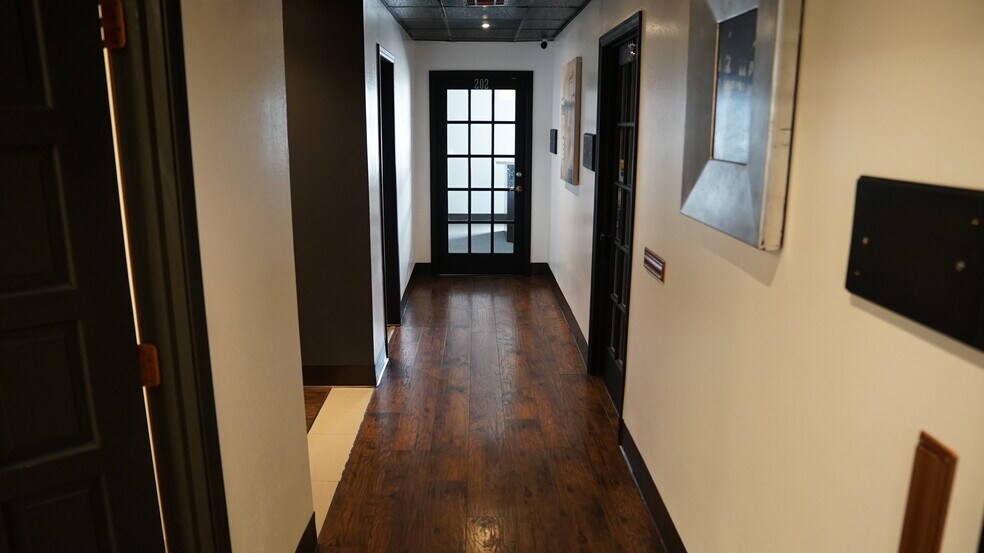 More Photos Of 6670 S Lewis Ave, Tulsa Office For Sale