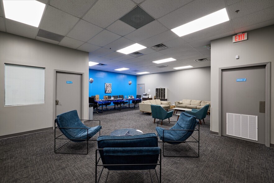 More Photos Of 2507 Investors Row, Orlando Distribution For Lease