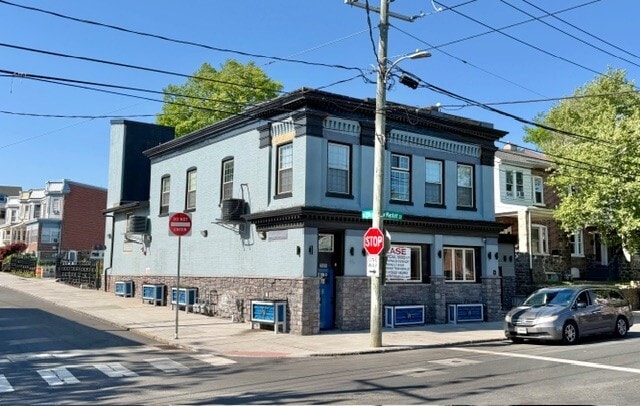 More Photos Of 2501 N Market St, Wilmington Storefront Retail Residential For Sale