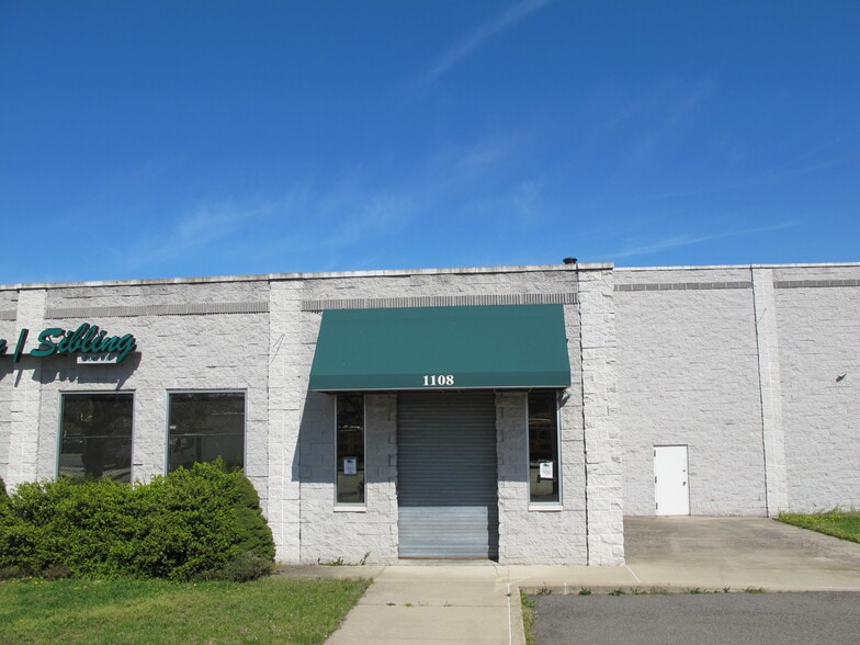 Primary Photo Of 1108 Zerega Ave, Bronx Service For Lease