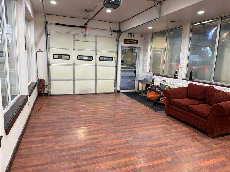 More Photos Of 1114 N 3rd St, Coeur d'Alene Service Station For Sale