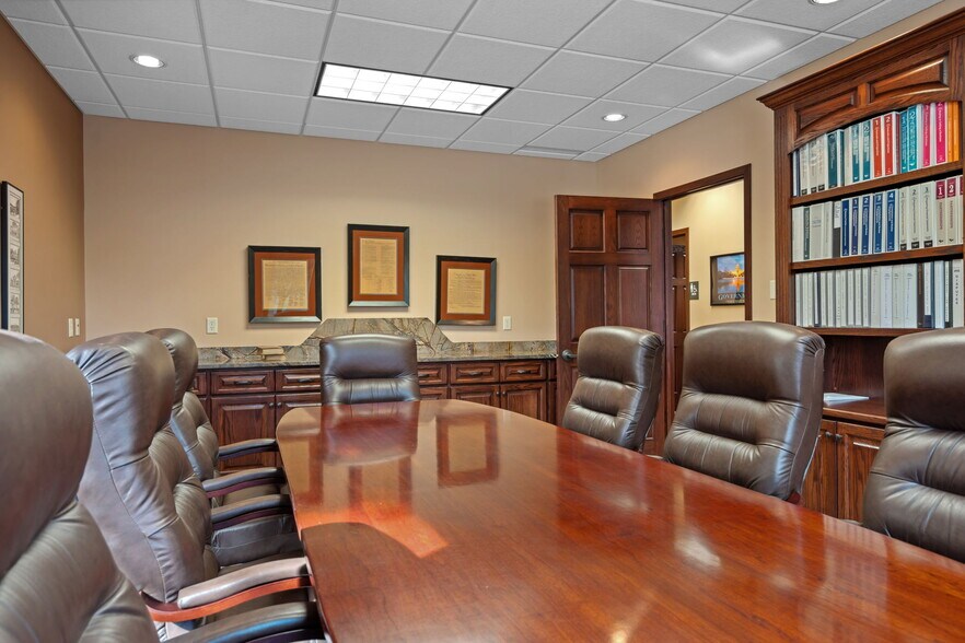 More Photos Of 225 Cedardale Dr SE, Owatonna Office For Sale