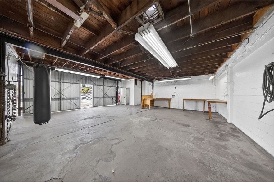 More Photos Of 959 Gower St, Los Angeles Auto Repair For Lease