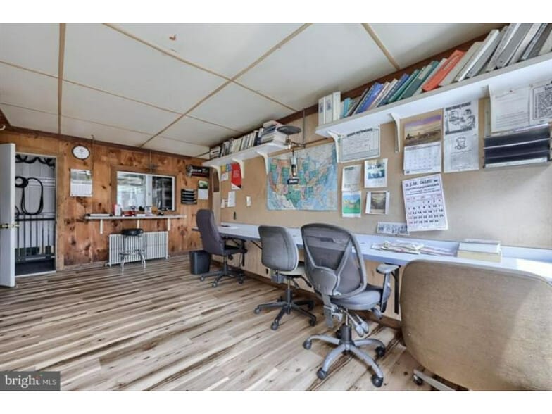 More Photos Of 240 Railroad Ave, Bird In Hand Flex For Sale