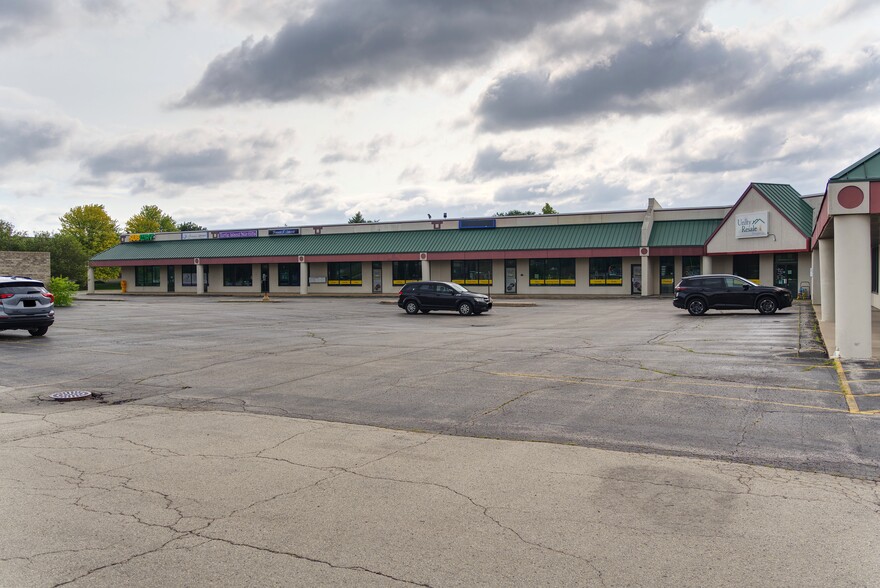 More Photos Of 1641 Commanche Ave, Green Bay Storefront For Sale