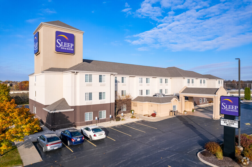 Primary Photo Of 1600 Lawrence Dr, De Pere Hotel For Sale