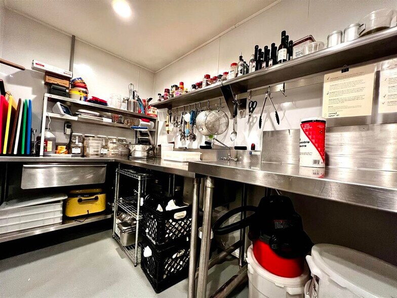 More Photos Of 307 Main St, Hollandale Restaurant For Sale