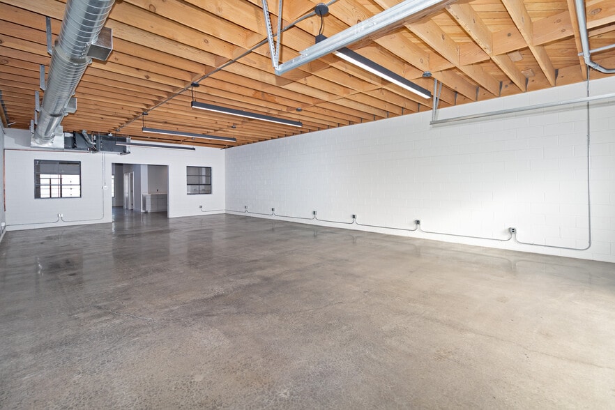 More Photos Of 1732 Victory Blvd, Glendale Loft Creative Space For Lease