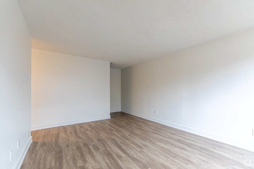 More Photos Of 100 Rideau St, Oshawa Apartments For Sale
