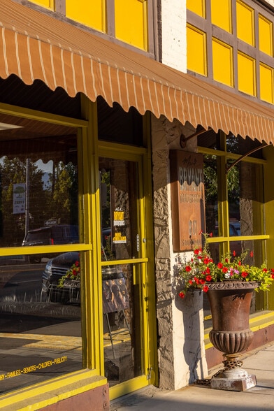 More Photos Of 817 S Higgins Ave, Missoula Storefront Retail Office For Lease