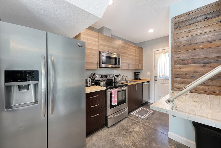 More Photos Of 1007 N East Ave, Sarasota Apartments For Sale