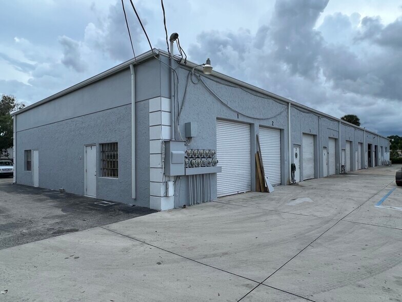 More Photos Of 516 Commerce Way E, Jupiter Warehouse For Lease