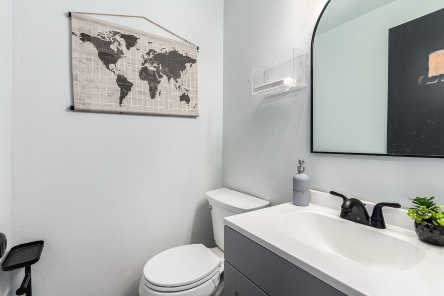 More Photos Of 727 N Swan Rd, Tucson Office For Sale