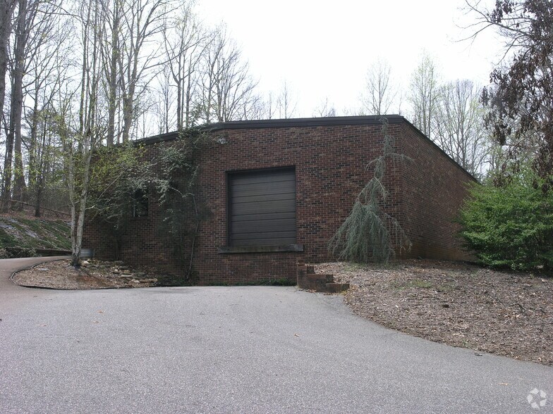 More Photos Of 5845 Walnut Grove Ln, Hickory Industrial For Lease