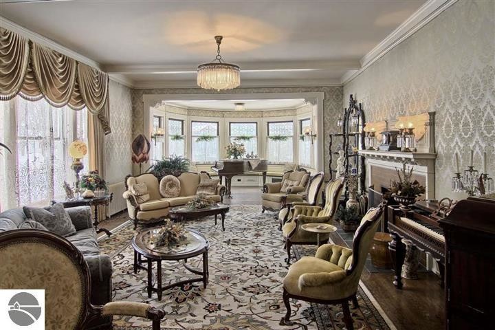 More Photos Of 230 Wellington St, Traverse City Hospitality For Sale