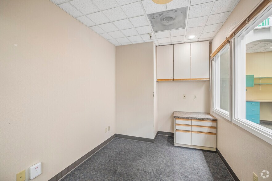 More Photos Of 3111 Professional Dr, Auburn Medical For Sale