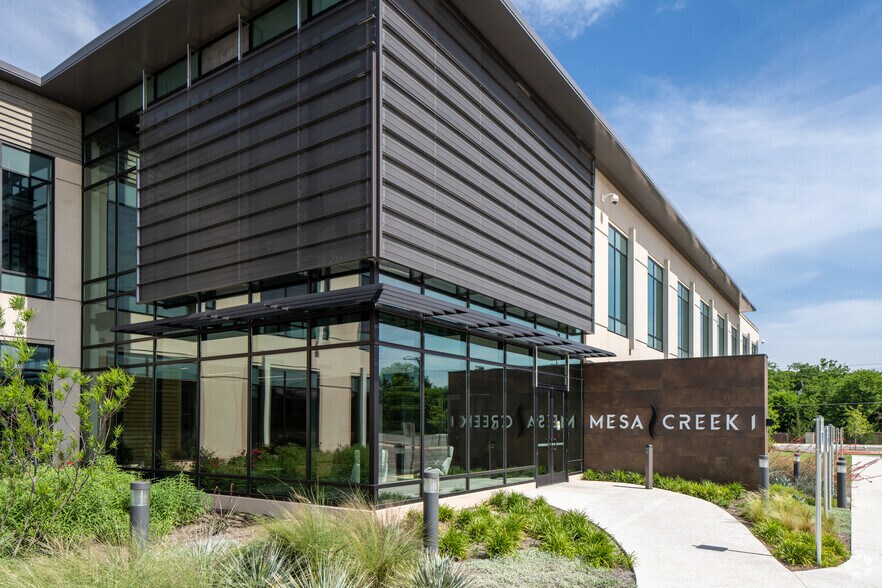 More Photos Of 801 E Old Settlers Blvd, Round Rock Office For Lease