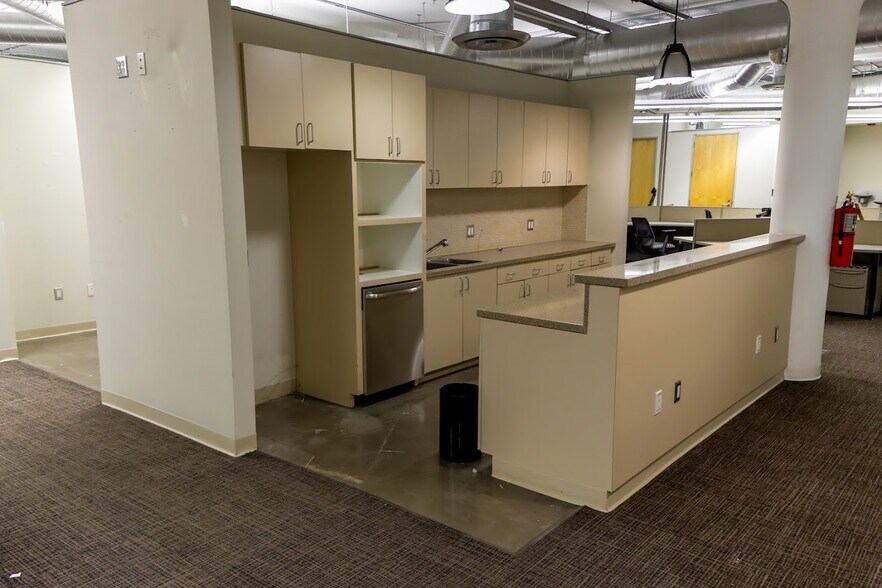 More Photos Of 500 W Overland Ave, El Paso Office For Lease