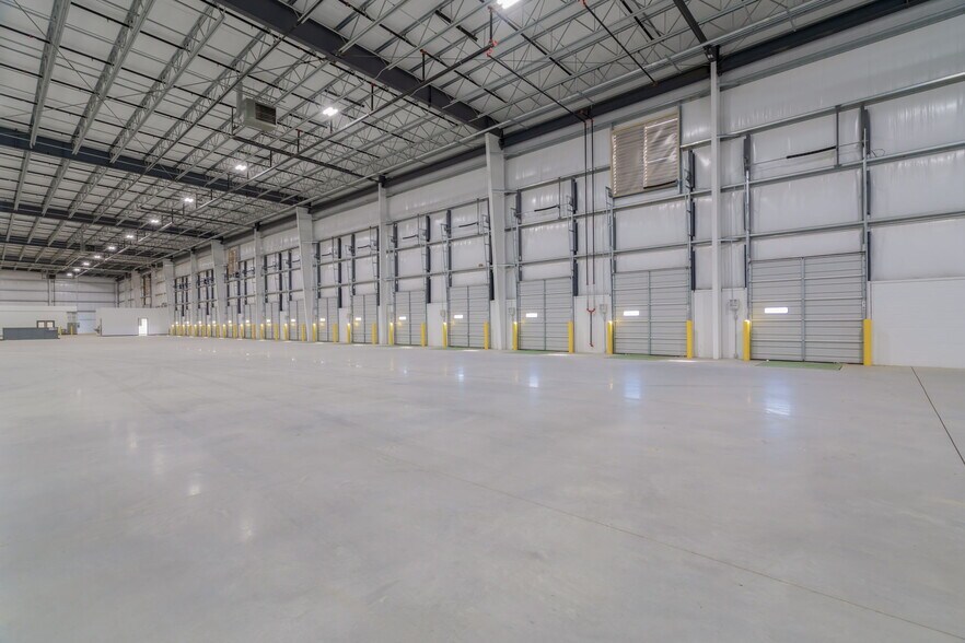 More Photos Of 2677 Huntington Park Dr, Loudon Warehouse For Lease