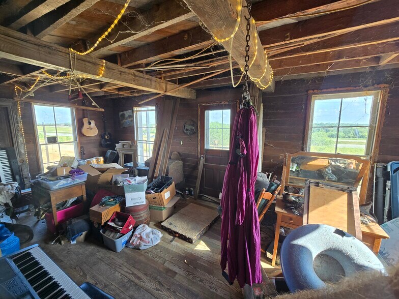 More Photos Of 111 Salvage Way, Luling Office For Sale