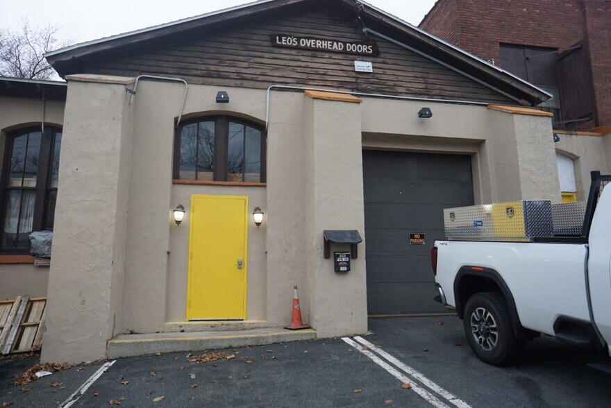 More Photos Of 540-534 Pawling Ave, Troy Freestanding For Lease