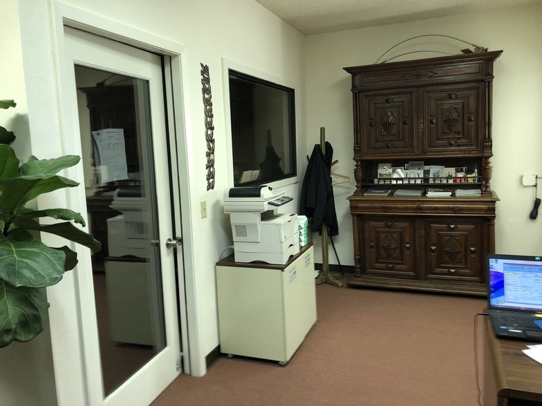 More Photos Of 145 Jordan St, San Rafael Service For Lease