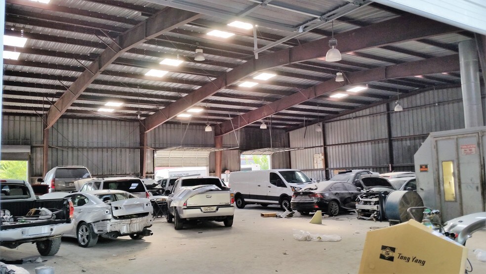 More Photos Of 110 W Little York Rd, Houston Warehouse For Sale
