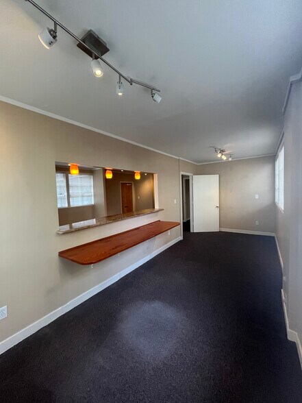More Photos Of 2929 Summit St, Oakland Office Residential For Lease