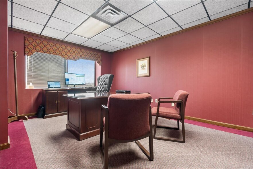 More Photos Of 601 Avery St, Parkersburg Office For Sale