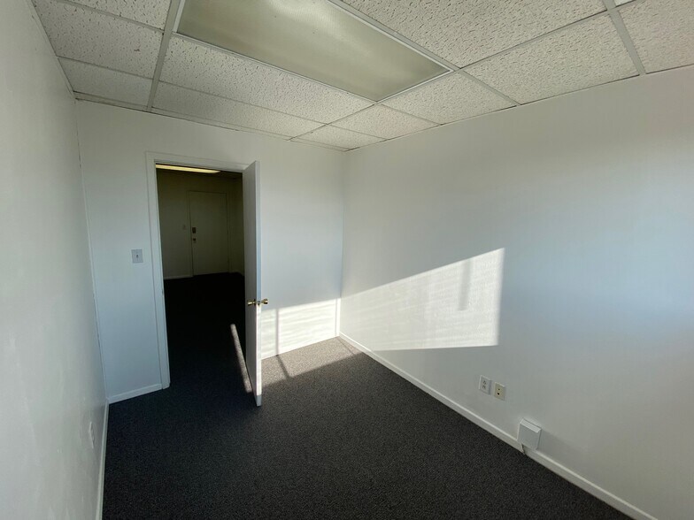 More Photos Of 1100 W Littleton Blvd, Littleton Loft Creative Space For Sale