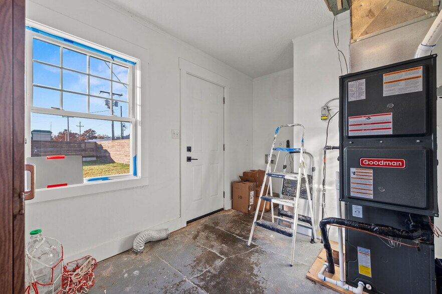 More Photos Of 2039 S Brentwood Blvd, Springfield Office For Sale