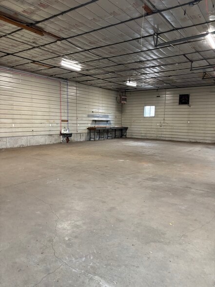More Photos Of 1707 W College St, Springfield Warehouse For Sale