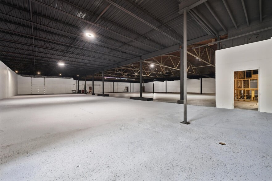 More Photos Of 969 Dixie Hwy, Rossford Freestanding For Lease