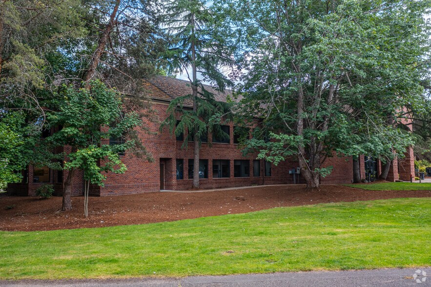 More Photos Of 300 Oswego Pointe Dr, Lake Oswego Office For Lease