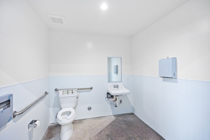 More Photos Of 1238 W 1st St, Santa Ana Storefront For Lease