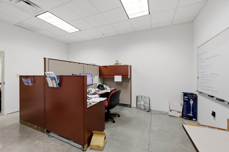 More Photos Of 2380 Fortune Dr, Lexington Light Manufacturing For Lease