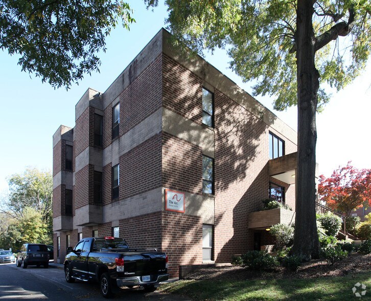 More Photos Of 208 N Columbia St, Chapel Hill Office For Lease