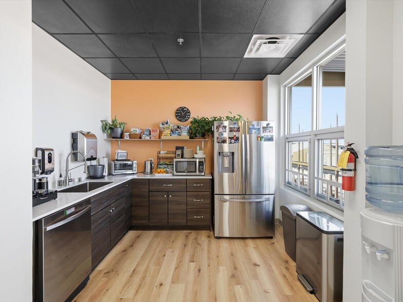 More Photos Of 1607 Paseo De Peralta, Santa Fe Freestanding For Lease